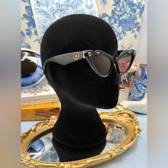 🆕 CAMILLA 🧿 NWOT Flutterby Sunglasses, Black Acetate & Dark Pink Lens - Picture 4 of 16